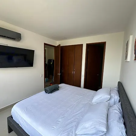 Del Apartment *